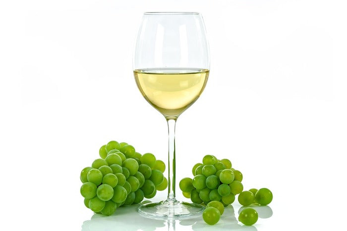 Copa de vino blanco frío en verano, Gourmet Delice